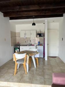 a kitchen with a table and chairs in a room at Duplex Temporario - Zona Dique in Tandil