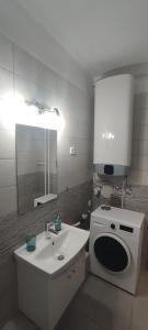 Koupelna v ubytování Grey Deluxe Apartman Kaposvár