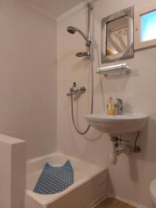 Kúpeľňa v ubytovaní Rm Antonio on Dumanica St - En-suite Rm 5 min to the Old Town of Split