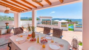 a table with plates of food on top of a patio at Rubito el Olmo Villanueva de la Concepción by Ruralidays in Villanueva de la Concepción
