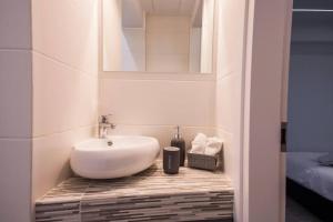 Koupelna v ubytování Exclusive New Modern Apartment at Syntagma Square