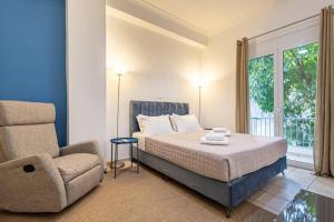 Posteľ alebo postele v izbe v ubytovaní Acropolis Stylish 2BR Apartment - Center of Athens