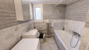 Comfortable apartment in Syntagma square的一间浴室