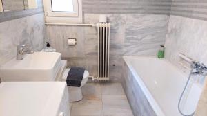Comfortable apartment in Syntagma square的一间浴室