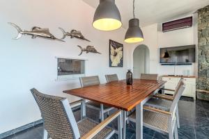 a dining room with a wooden table and chairs at Cap Ras 01 Apartamento con terraza y vistas in Girona