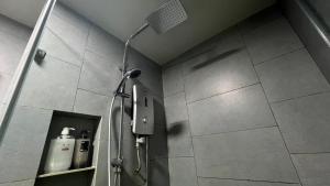 JQ 合一民宿3 Unity Homestay 3 NEW 5pax Netflix Cinema的一间浴室