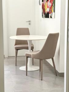 a white table and two chairs in a room at Petra Maris B&B in Peschici