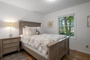 a bedroom with a large bed and a window at Friends&fam2min Towngame Roombikes10min Beach in Saugatuck