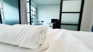 JQ 合一民宿3 Unity Homestay 3 NEW 5pax Netflix Cinema客房内的一张或多张床位