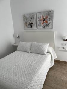 Ένα ή περισσότερα κρεβάτια σε δωμάτιο στο Apartamento María Sanlúcar con garaje