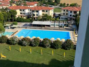 an overhead view of a swimming pool at a apartment at Casa vacanze Ricky in Porto Recanati