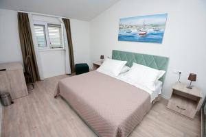 Postel nebo postele na pokoji v ubytování Apartman KATARINA