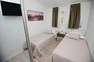 TV a/nebo společenská místnost v ubytování Apartman KATARINA