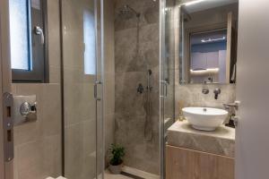 Kúpeľňa v ubytovaní De Bosset Suites Kefalonia