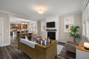a living room with a couch and a fireplace at Salt and Vine Cottage by Seabrook Hospitality in Pacific Beach
