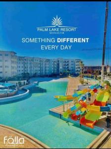 モナスティルにあるPalm Lake Resort Folla Monastir/Sousseの- ウォータースライダー付きのリゾートのプール