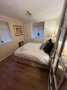 a bedroom with a bed and a window at Private luxurious apartment in Easthampstead