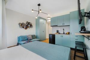 Η κουζίνα ή μικρή κουζίνα στο Blue Mare Aurora Apartments