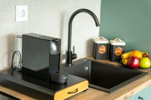 Η κουζίνα ή μικρή κουζίνα στο Blue Mare Aurora Apartments