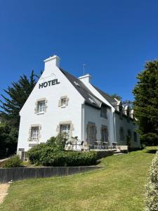 a white building with a sign that reads hotel at Hôtel An Ti Gwenn in Carnac