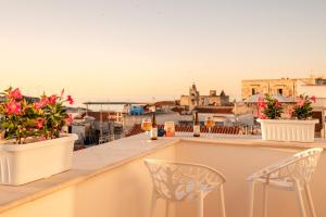 Vista generica sul mare o vista sul mare dall'interno del bed & breakfast