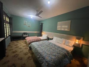 Llit o llits en una habitació de Skardu Lodge