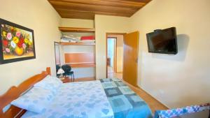 Cama ou camas em um quarto em Casa de Campo Araxá na montanha com piscina mais 33 fotos