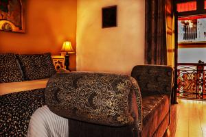a living room with a couch and a chair at Hosteria del Frayle in Guanajuato