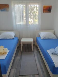 Ένα ή περισσότερα κρεβάτια σε δωμάτιο στο Seline, Apartman Pavić
