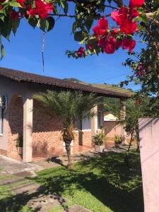 Κήπος έξω από το Casa em condomínio Angra