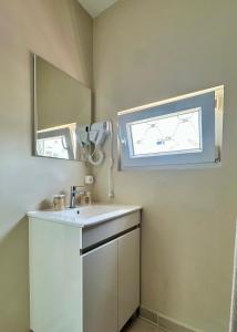 a bathroom with a sink and a mirror at Residencial Duque de Saldanha in Lisbon