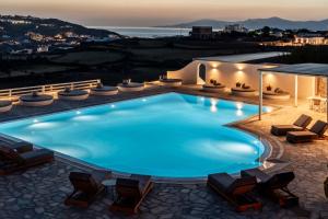 Bazén v ubytování Philosophy of Mykonos Boutique Hotel nebo v jeho okolí