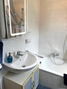 Ένα μπάνιο στο Ferienwohnung Haus Schwalbennest EG