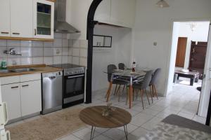 Η κουζίνα ή μικρή κουζίνα στο Christel Apartment