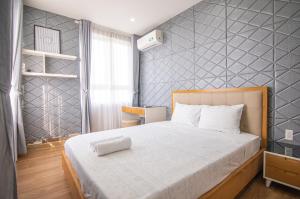 Cama ou camas em um quarto em JIDO HOMEs-GRAND RIVERSIDE