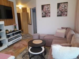 a living room with a couch and a table at Nadmorskie Apartamenty w Gąskach in Gąski