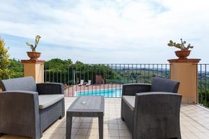 Bazén v ubytování B&B Villa Etelka nebo v jeho okolí