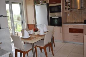Kuchyňa alebo kuchynka v ubytovaní ILIAS VILLA IN CHANIA