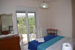 Posteľ alebo postele v izbe v ubytovaní ILIAS VILLA IN CHANIA