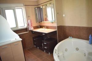 Kúpeľňa v ubytovaní ILIAS VILLA IN CHANIA
