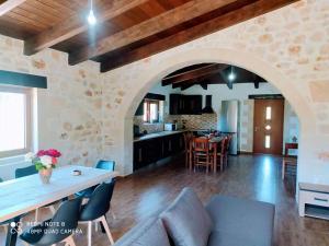 Η κουζίνα ή μικρή κουζίνα στο Traditional Villa in Pemonia