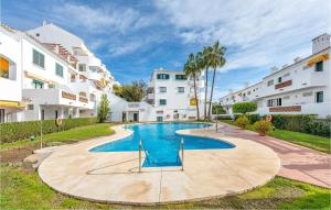 Bazén v ubytování 1 Bedroom Nice Apartment In Benalmádena nebo v jeho okolí