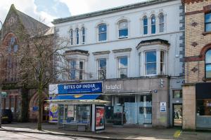 a building on the corner of a city street at Botanic Avenue Hostel less than a mile from the City Centre in Belfast