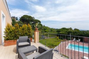 Bazén v ubytování B&B Villa Etelka nebo v jeho okolí
