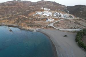 Et luftfoto af Merchia Bay Villas Mykonos
