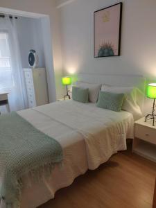 Posteľ alebo postele v izbe v ubytovaní Apartamento junto a la playa de gros ESS02373