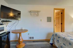 TV a/nebo společenská místnost v ubytování Westerly Motel