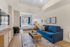 Posezení v ubytování Luxe DownTown King Suite