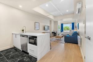 Kuchyň nebo kuchyňský kout v ubytování Luxe DownTown King Suite