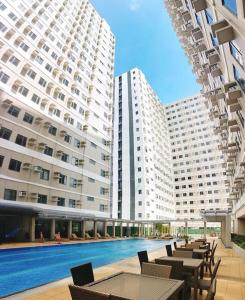 Bazén v ubytování 1014 - Cavite Minimalist Condo with Resort-like Amenities & Hi Speed Wifi nebo v jeho okolí